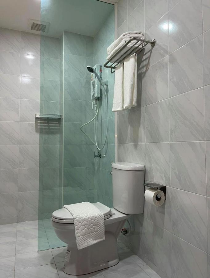 Tj Boutique Hotel Uthai Thani Esterno foto